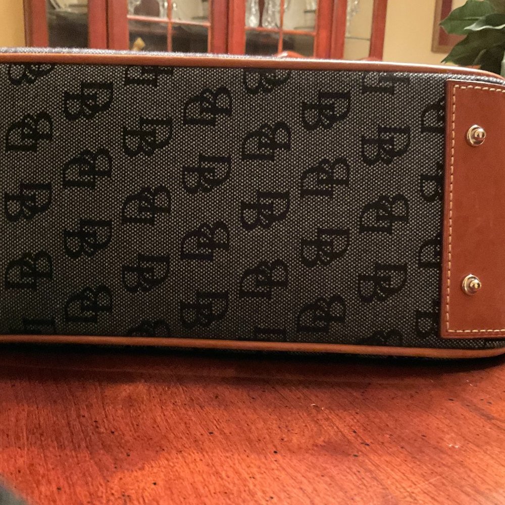 Dooney and Bourke signature 3 compartment crossbody handbag - Picture 5 of 6